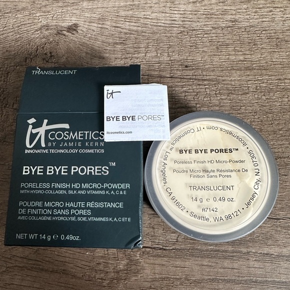 It Cosmetics - Translucent Powder - Picture 1 of 2